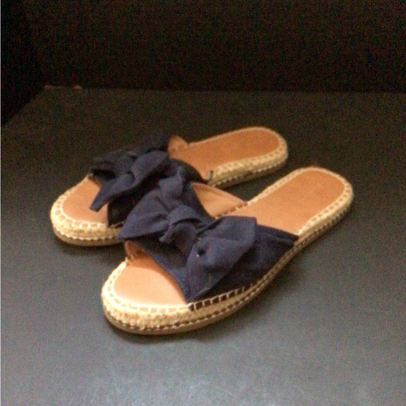 Universal Thread Sandals - Picture 3 of 3